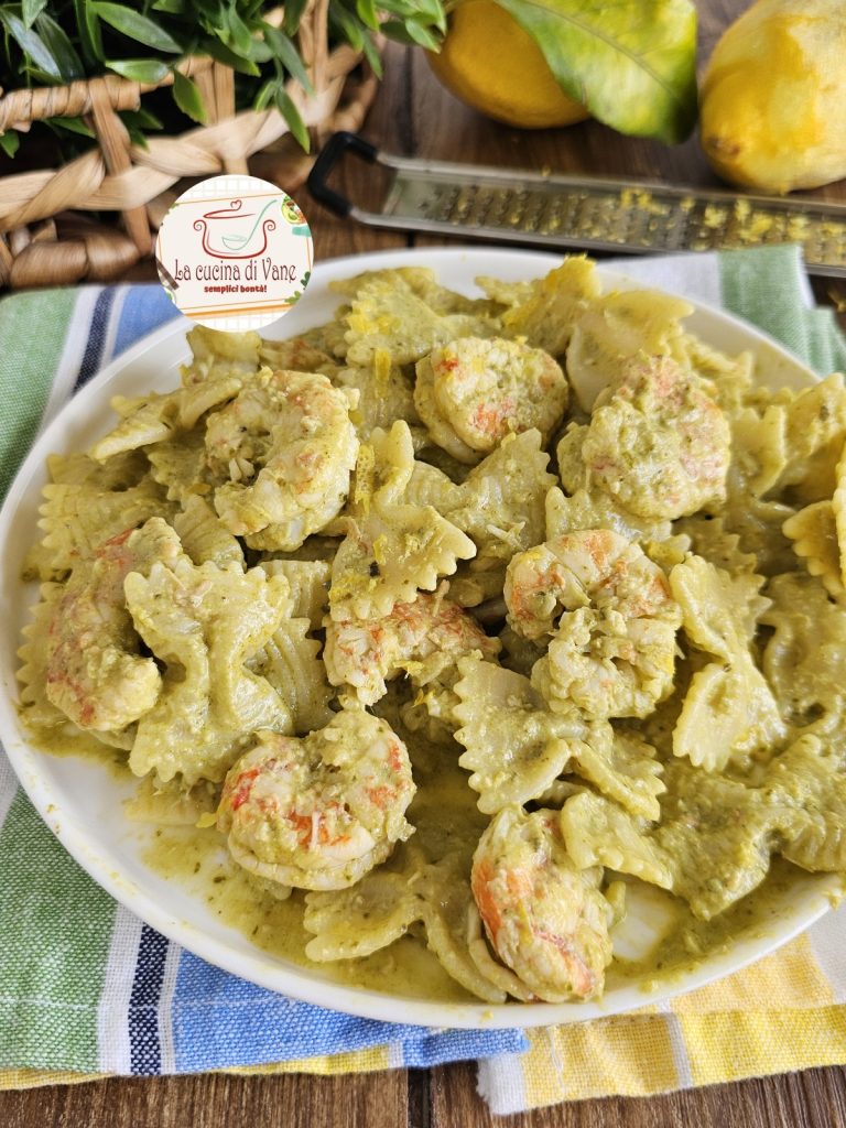 nudeln mit pesto, garnelen und zitrone