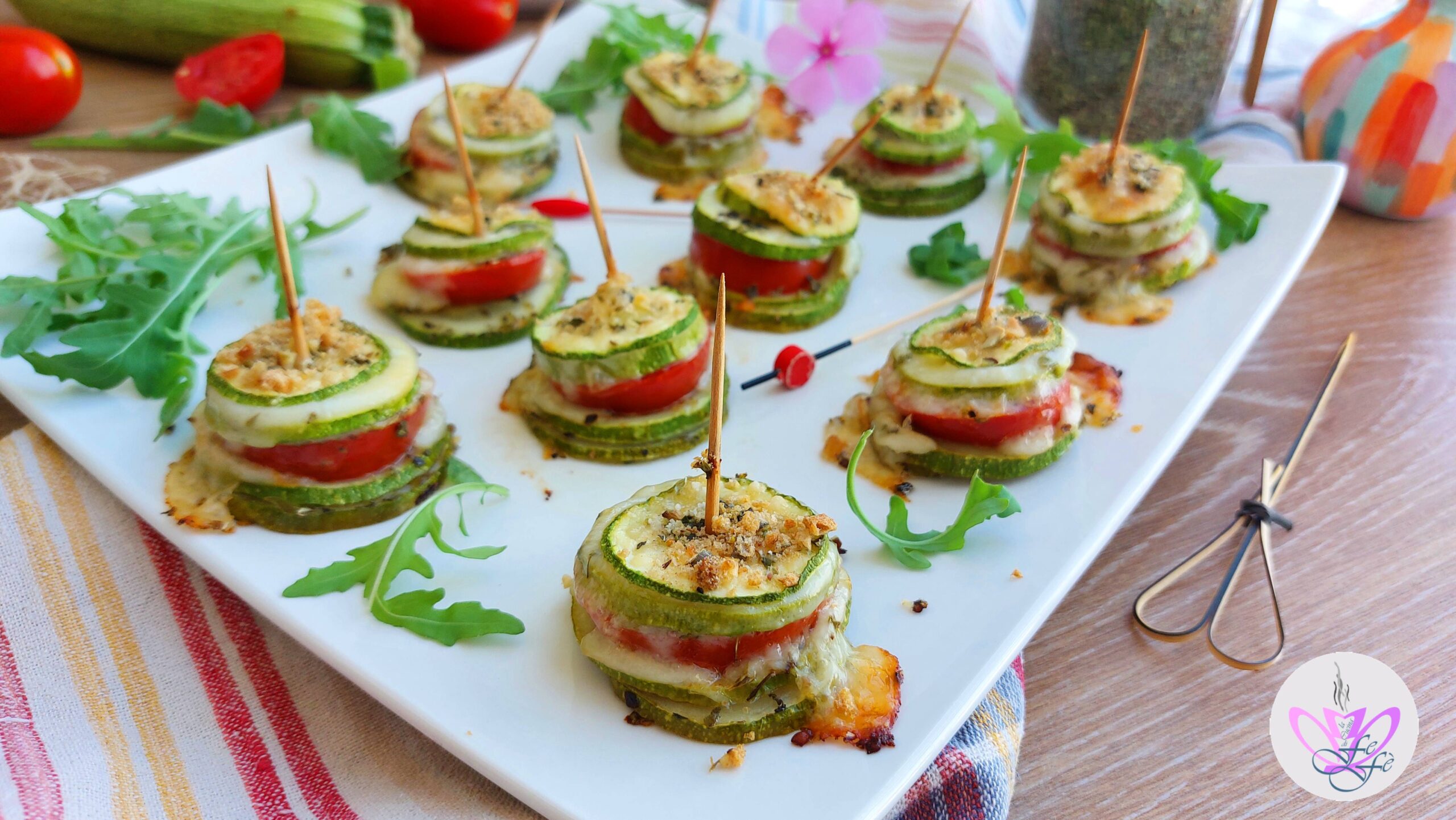 ZUCCHINI- UND TOMATENTÜRME MIT OREGANO