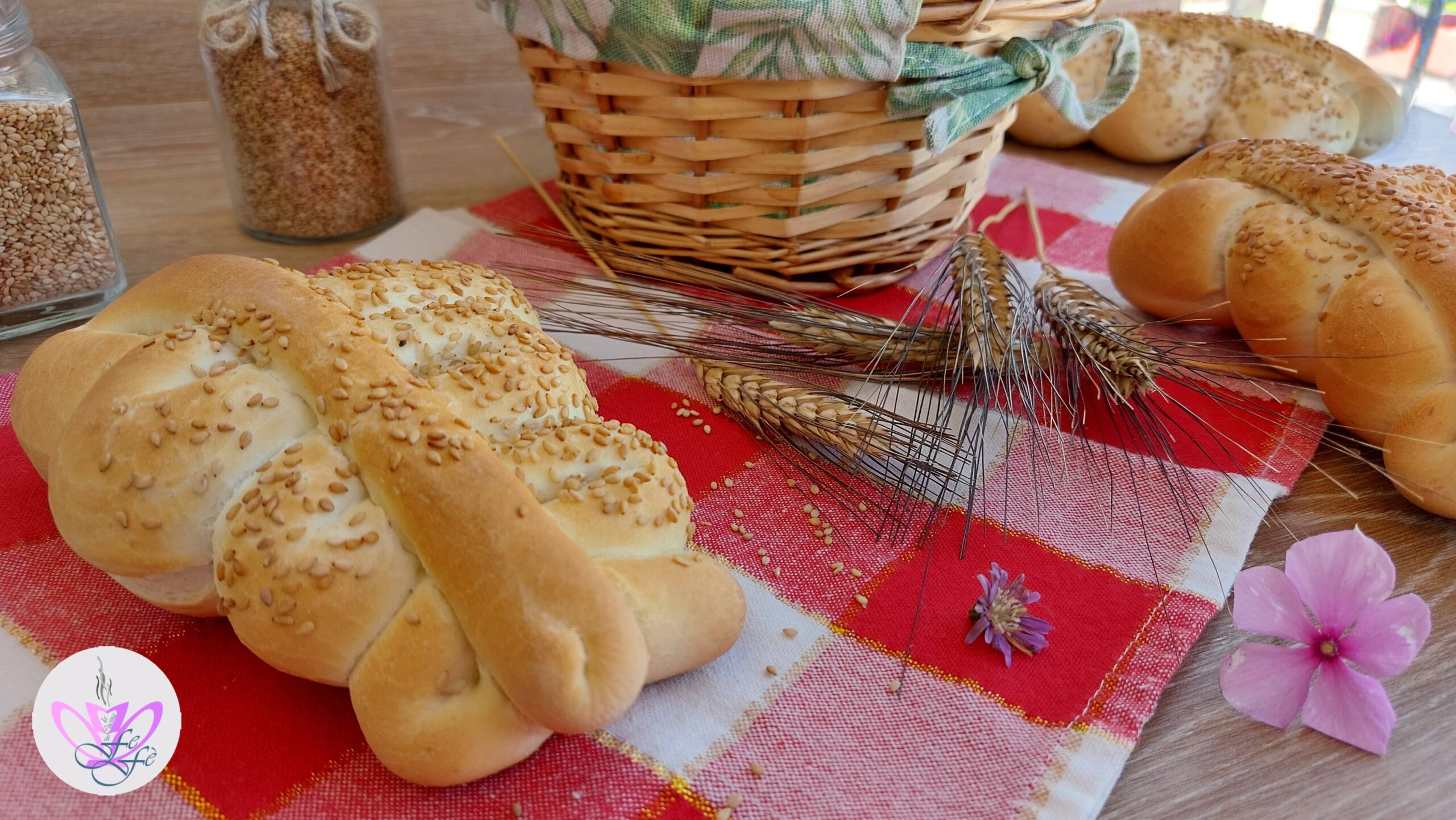 SIZILIANISCHE MAFALDE MIT GEMISCHTEN SESAMKÖRNERN