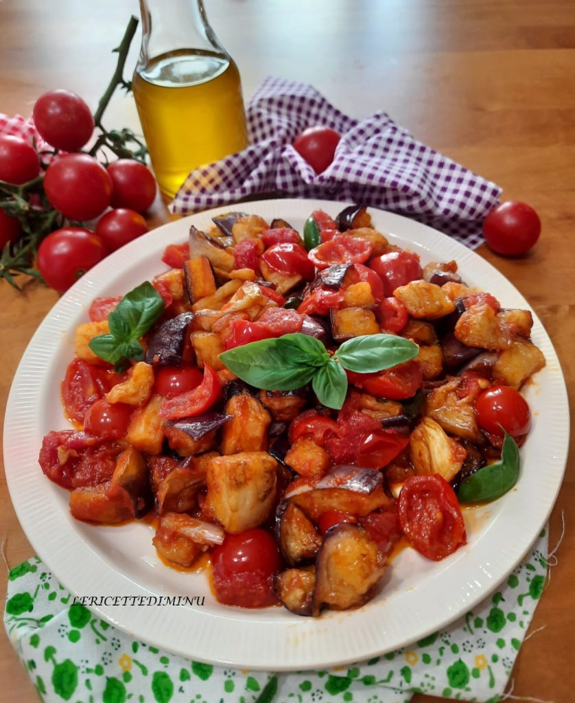 Auberginen Pilzart mit Tomaten