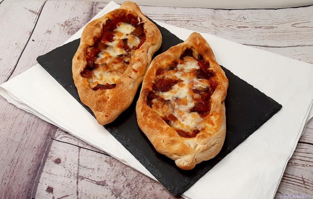 Auberginen-Pizzaboote