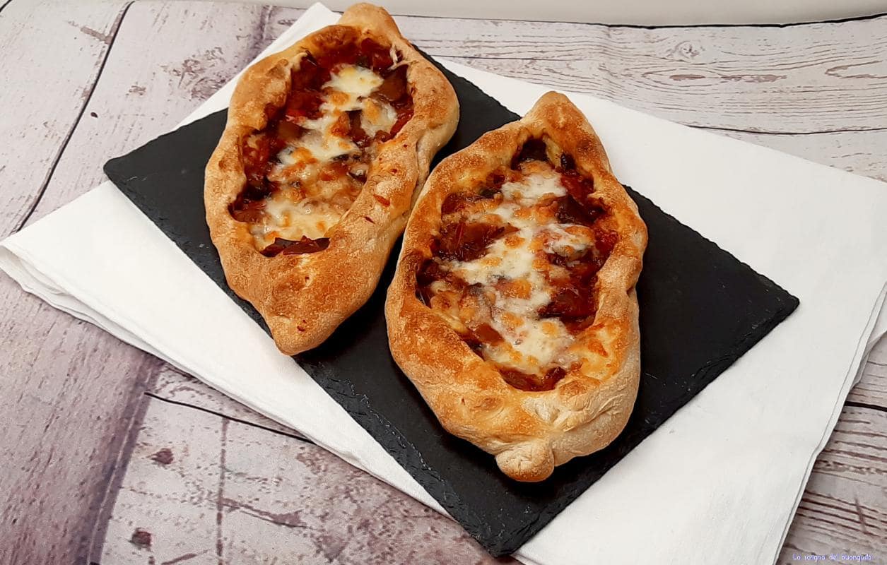 Auberginen-Pizzaboote