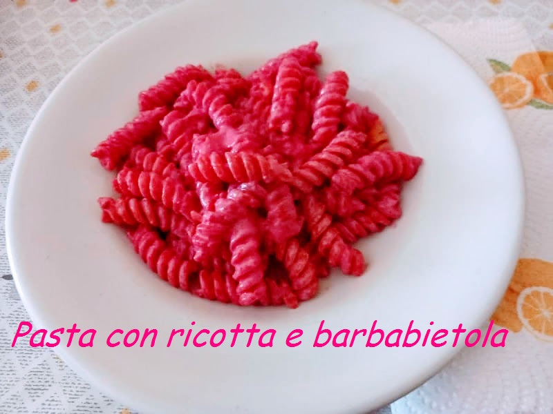 Cremige Pasta mit Ricotta und roter Bete Rezept