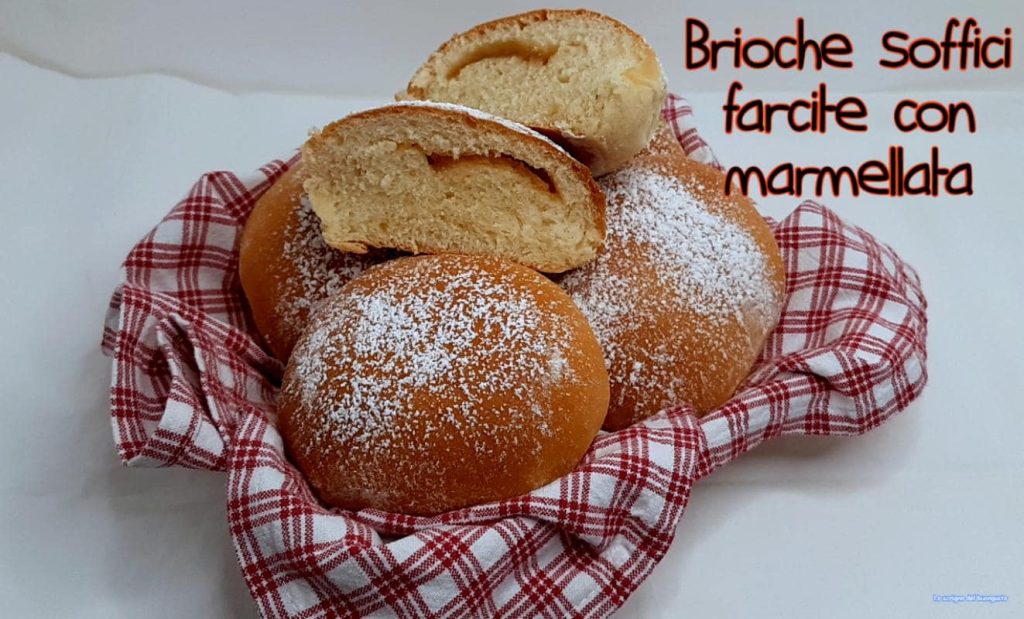 Weiche Brioche gefüllt mit Marmelade
