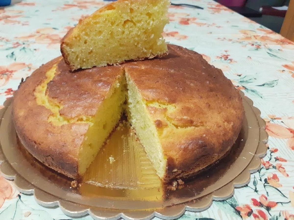 Weiche und hohe Kuhmilch-Ricottatorte mit Mehl und Kartoffelstärke