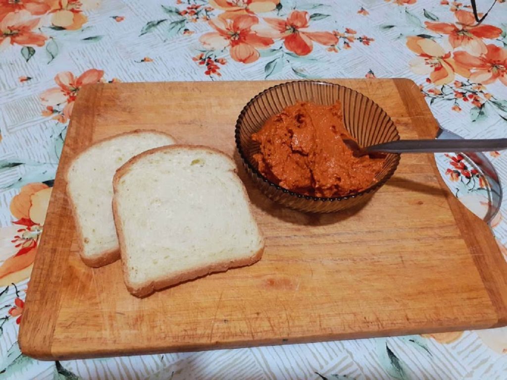 Cremiges Pesto aus getrockneten Tomaten mit Frischkäse