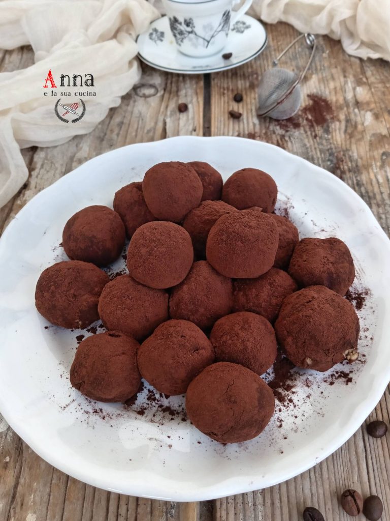 Kaffee-Trüffel mit Löffelbiskuits und Mascarpone