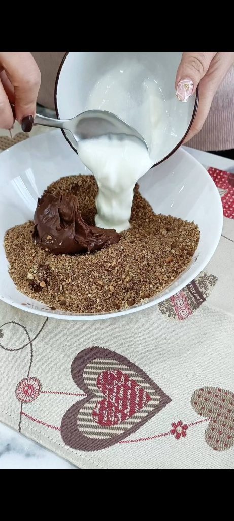 Wir fügen Joghurt und Haselnusscreme hinzu