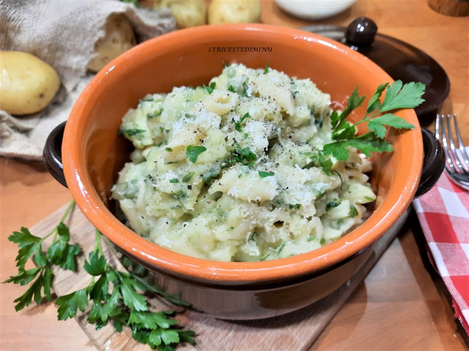 Pasta Kartoffeln und Petersilie