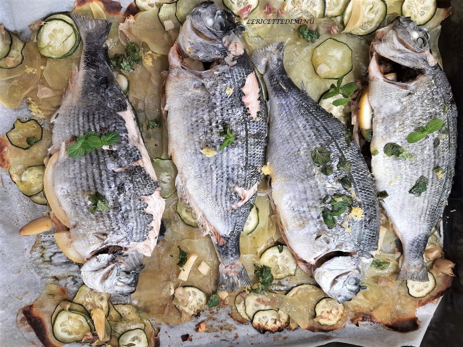 Goldbrassen im Ofen mit Kartoffeln und Zucchini