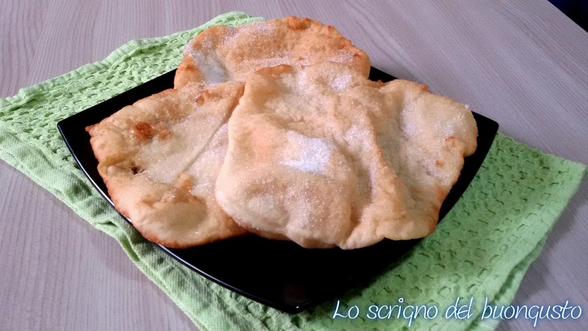 Süße frittierte Pizzen