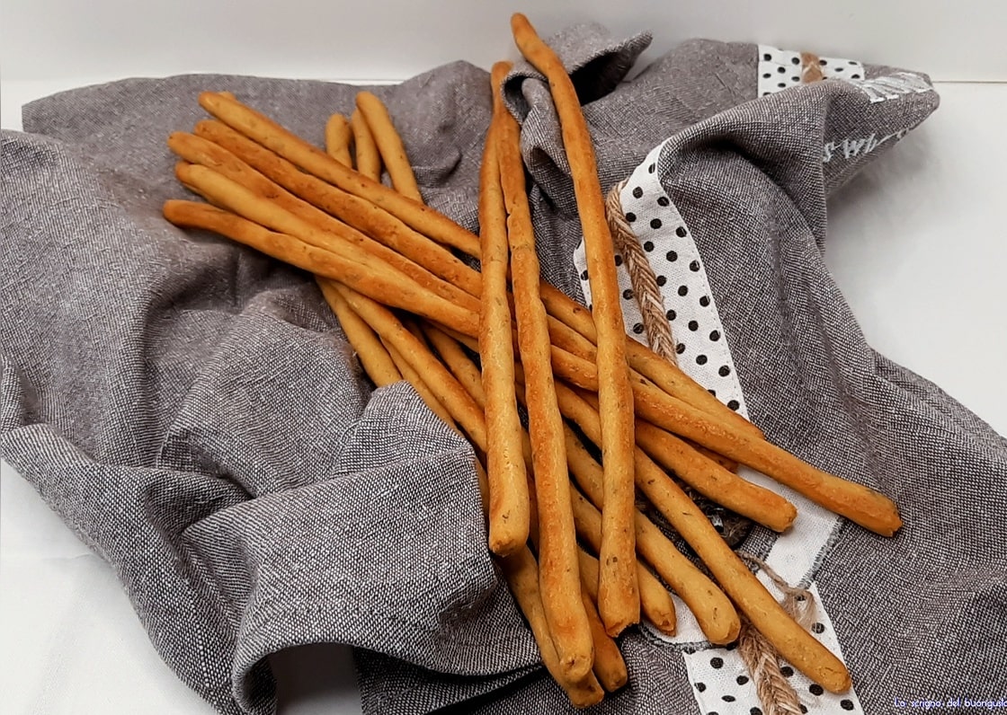 Aromatisierte Grissini mit Kichererbsenmehl