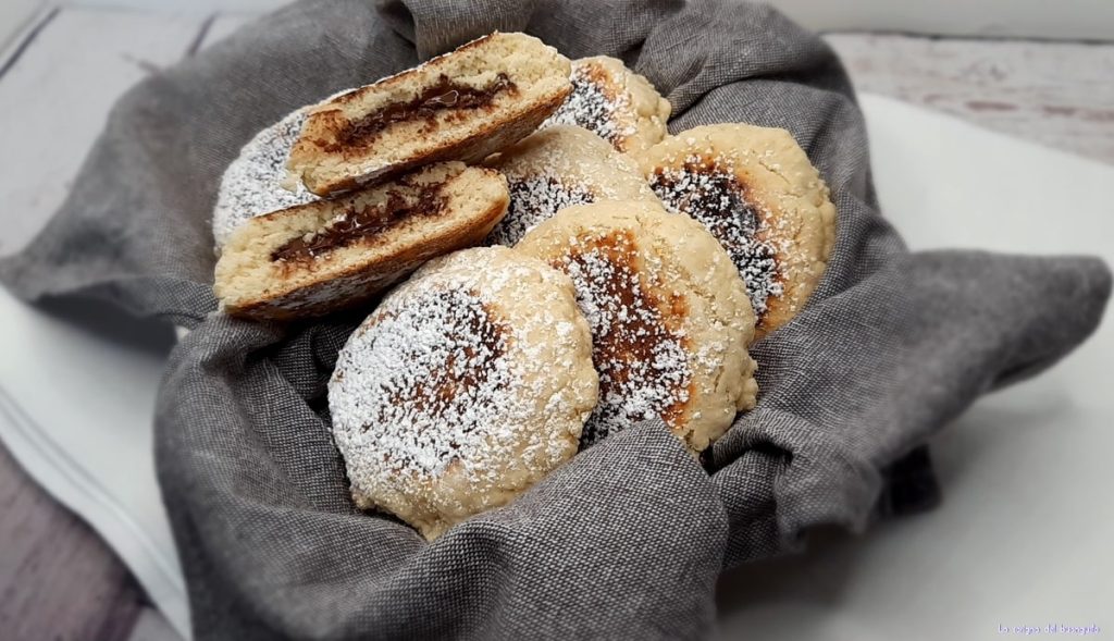 Gefüllte Pfannenbrötchen