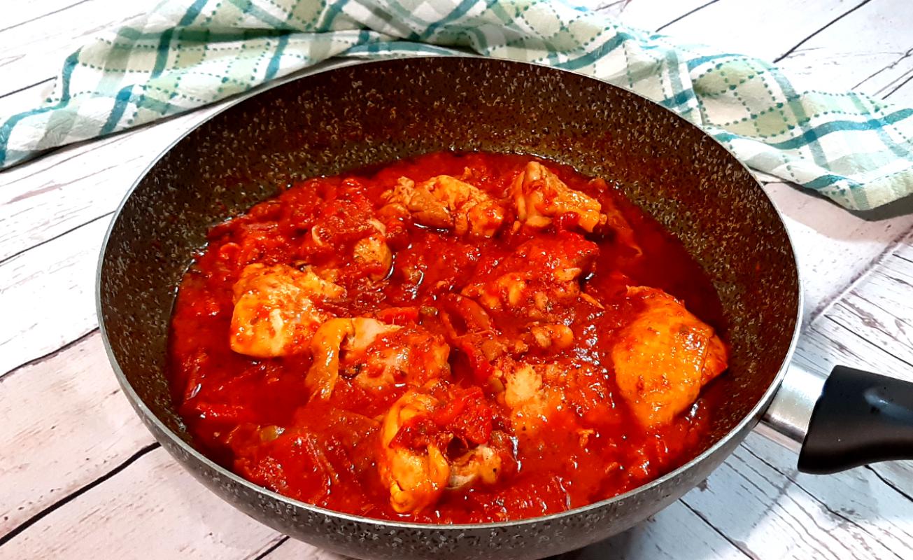 Huhn und Paprika in Sauce