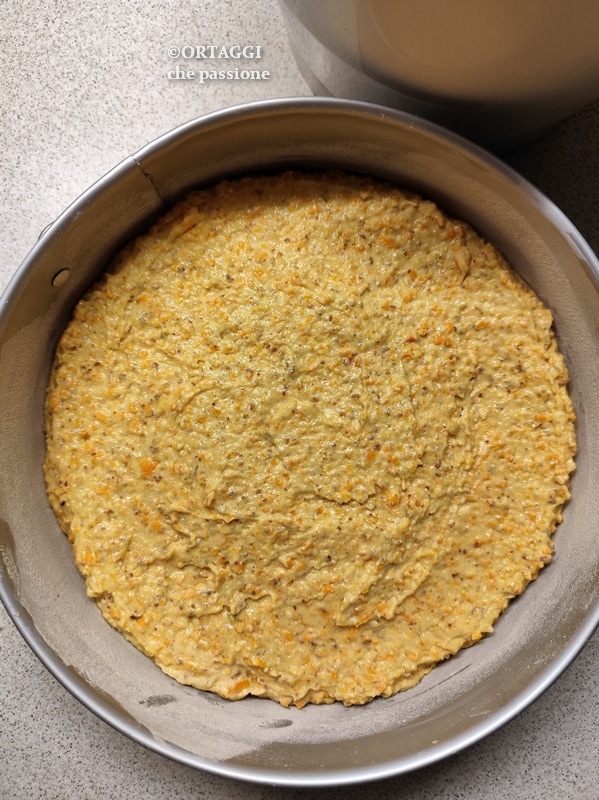 Teig nivellieren und Kuchen in den Ofen schieben