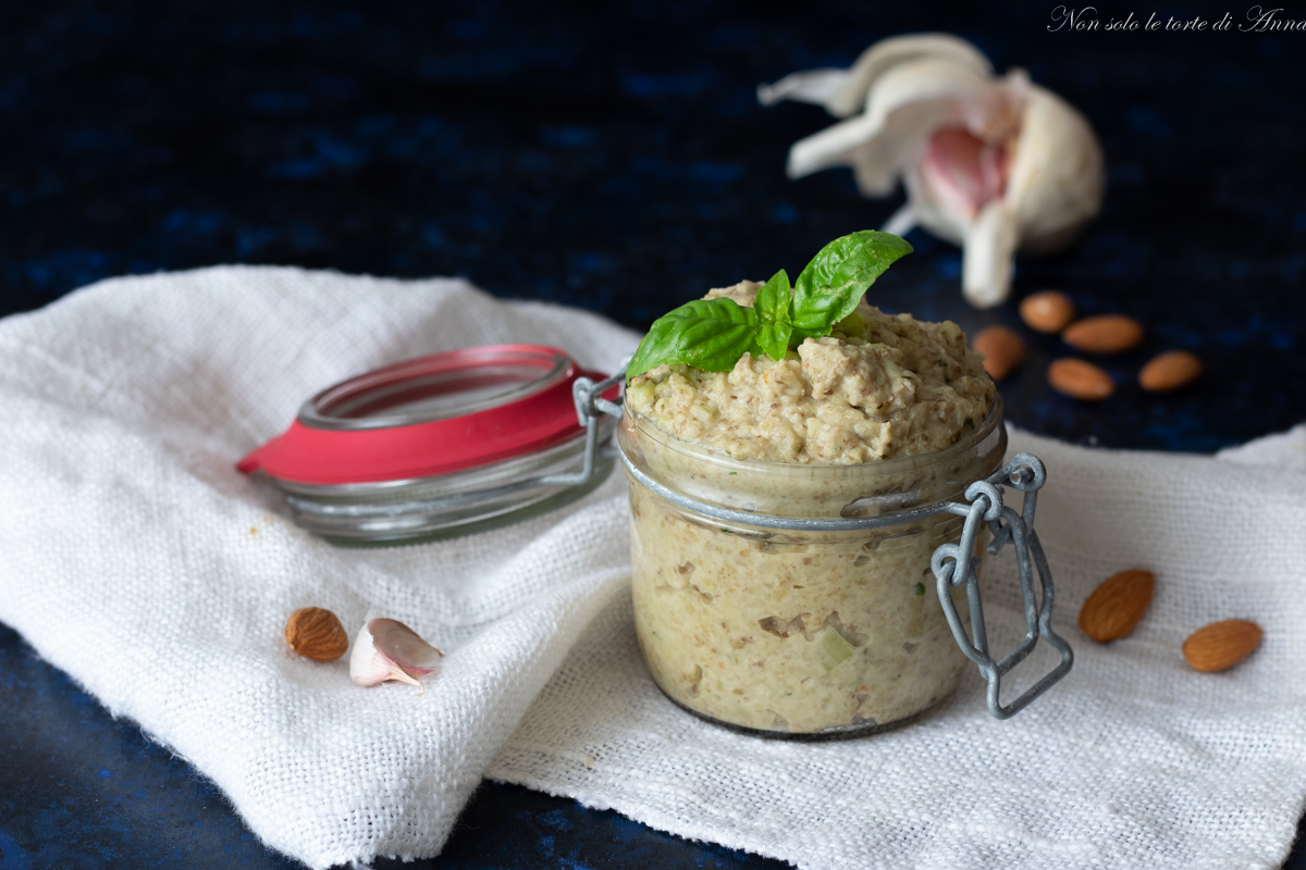 Auberginen-Mandel-Pesto