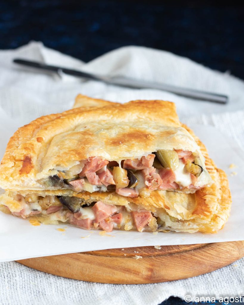 Blätterteig-Calzone mit Schinken und Auberginen
