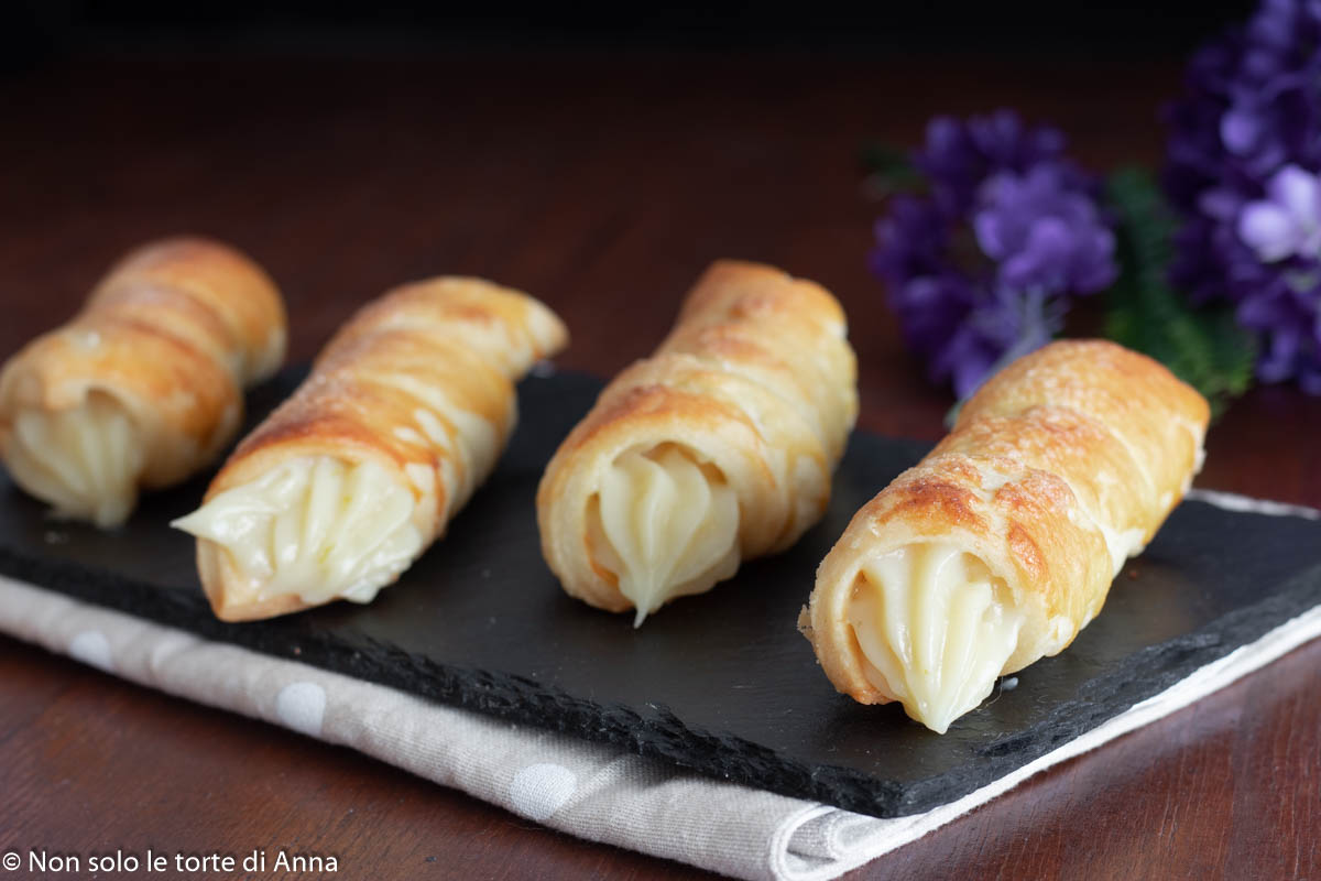 Blätterteig-Cannoli mit Konditorcreme