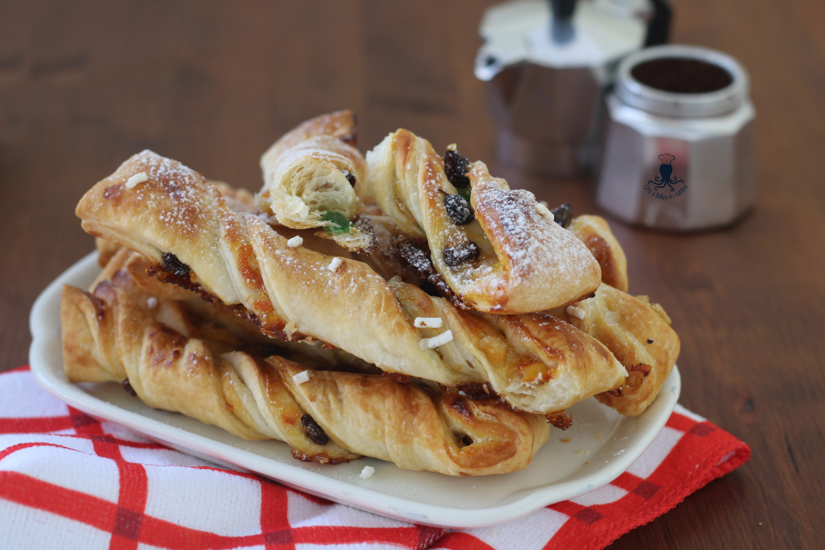 Blätterteig-Grissini mit Orange und kandierten Früchten