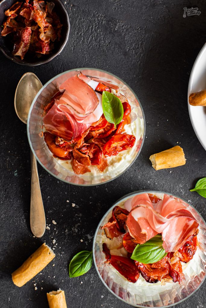 Büffelcreme mit Basilikum und Südtiroler Speck g.g.A.