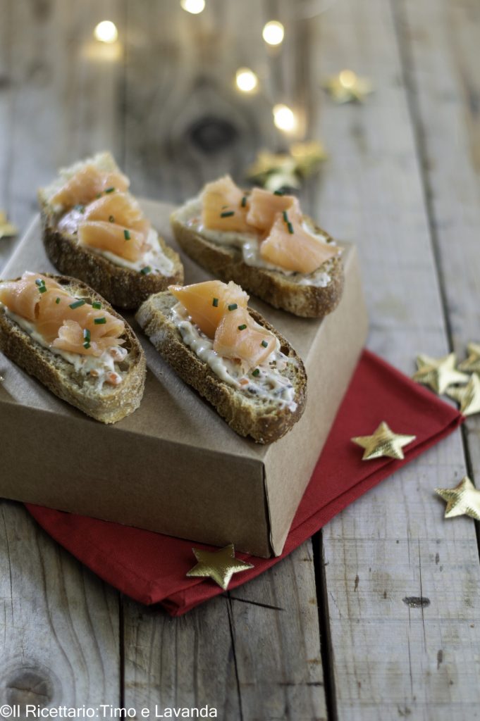 Crostini mit Lachs und Meerrettichsoße