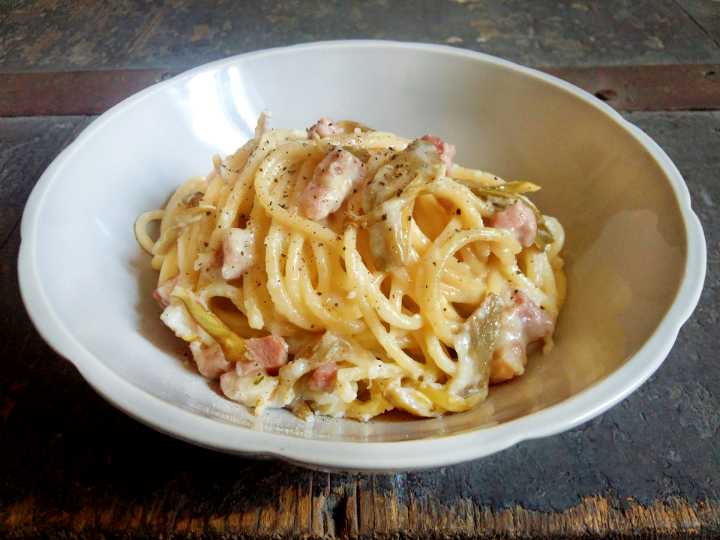 Cacio e Pepe mit Artischocken und Speck