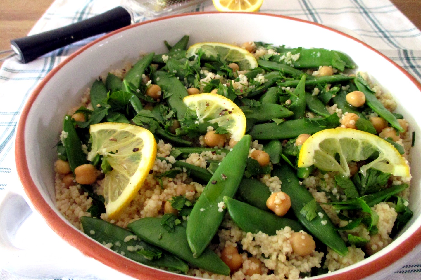 Couscous mit Kichererbsen und Zuckerschoten