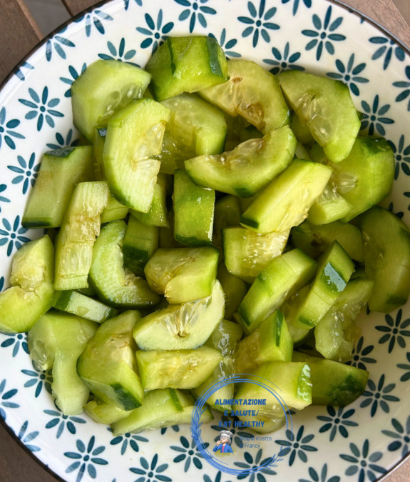Erfrischender, gesunder, super leckerer Sommersalat mit Gurken
