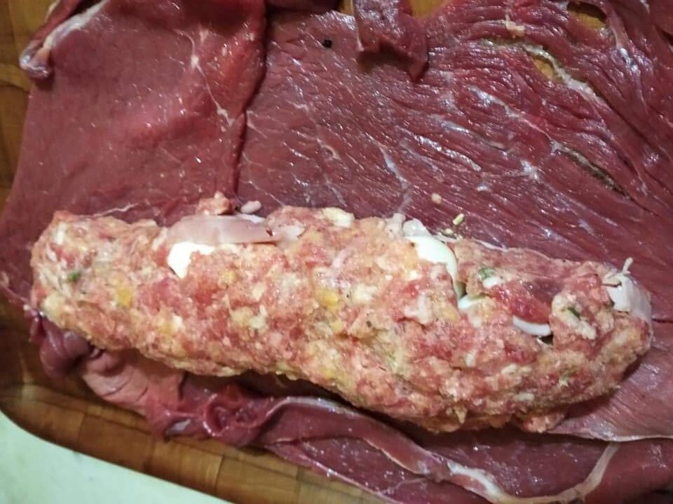 Falsomagro gefüllt mit Mortadella und Wurst