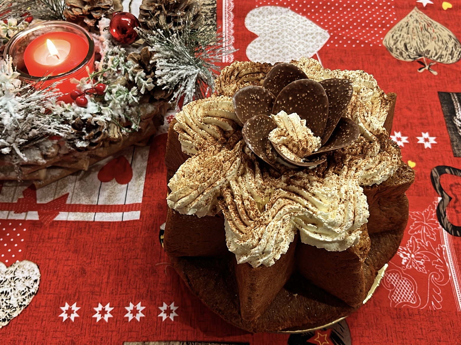 Einfaches und eindrucksvolles Pandoro-Tiramisù