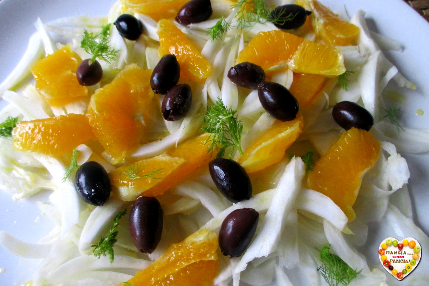 Fenchel-, Orangen- und schwarze Oliven-Salat