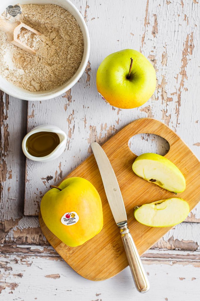 Focaccia mit Golden Delicious Äpfeln und Zwiebeln