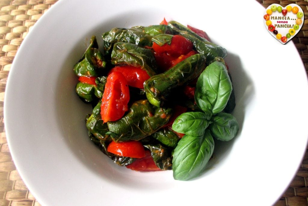 Friggitelli mit Tomaten in der Heißluftfritteuse, Mangia senza Pancia