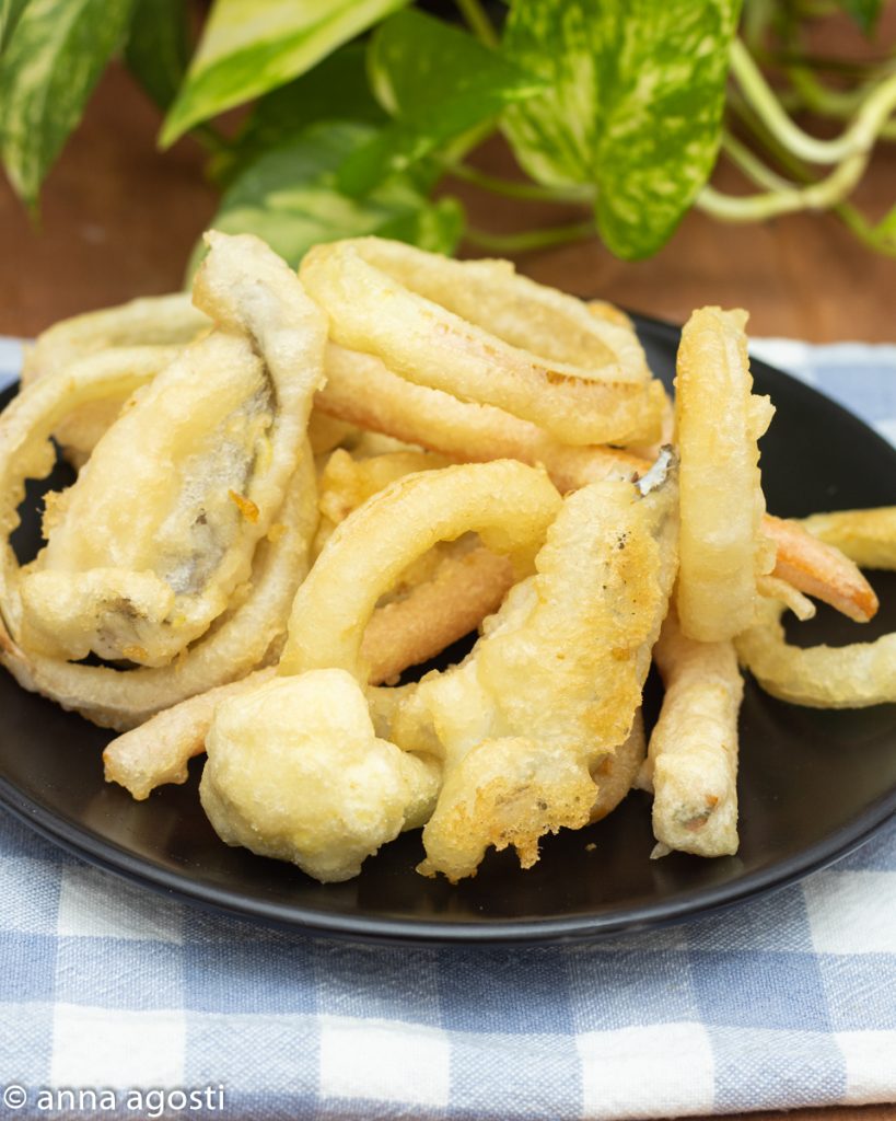 Frittierte Knurrhahn in Tempura mit Gemüse