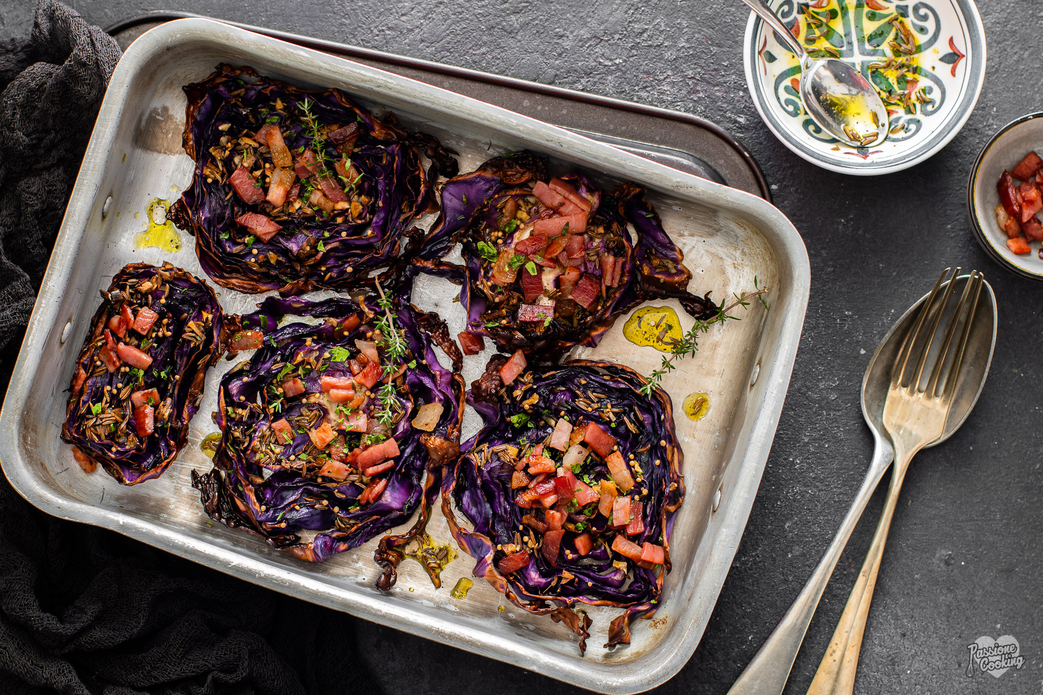 Gebackener Weißkohl mit Kümmel und Südtiroler Speck g.g.A.