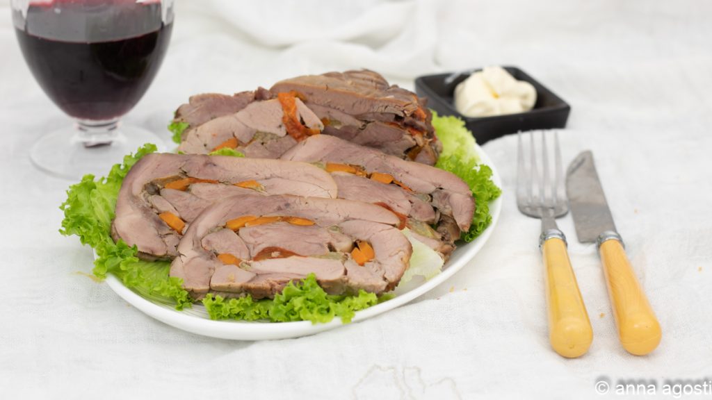 gefüllte Putenrolle