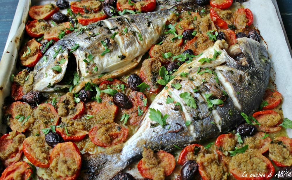 Gegrillte Goldmakrelen mit Pesto-Tomaten