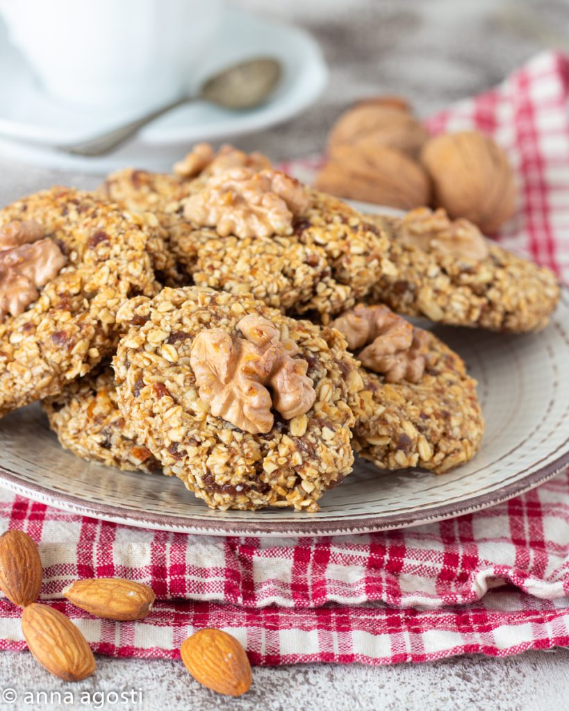 Gesunde Kekse mit Trockenfrüchten ohne Eier und Zucker