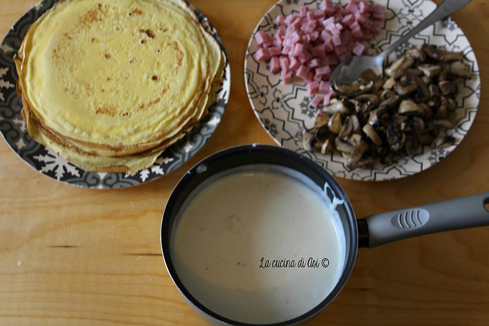 Gratinierte gefüllte Crêpes-Täschchen aus dem Ofen