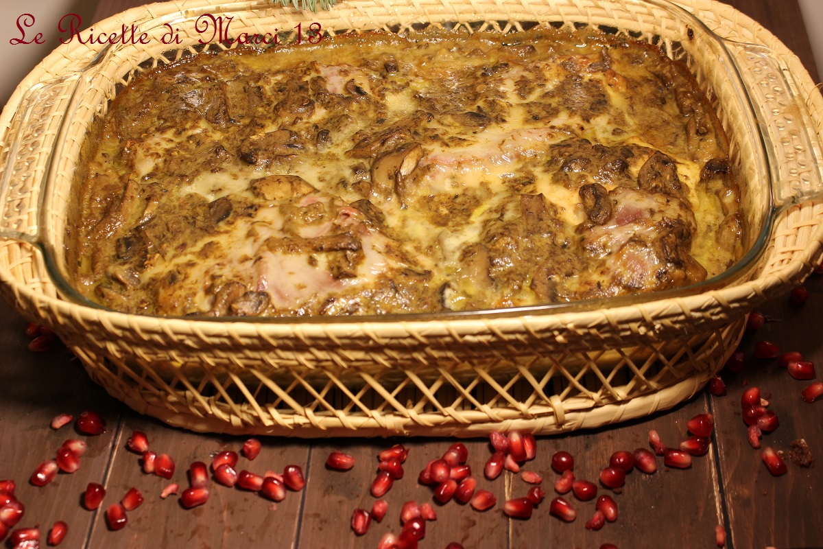 Überbackene Hähnchenbrust mit Curry, Pilzen und Fontina. Einfaches Rezept