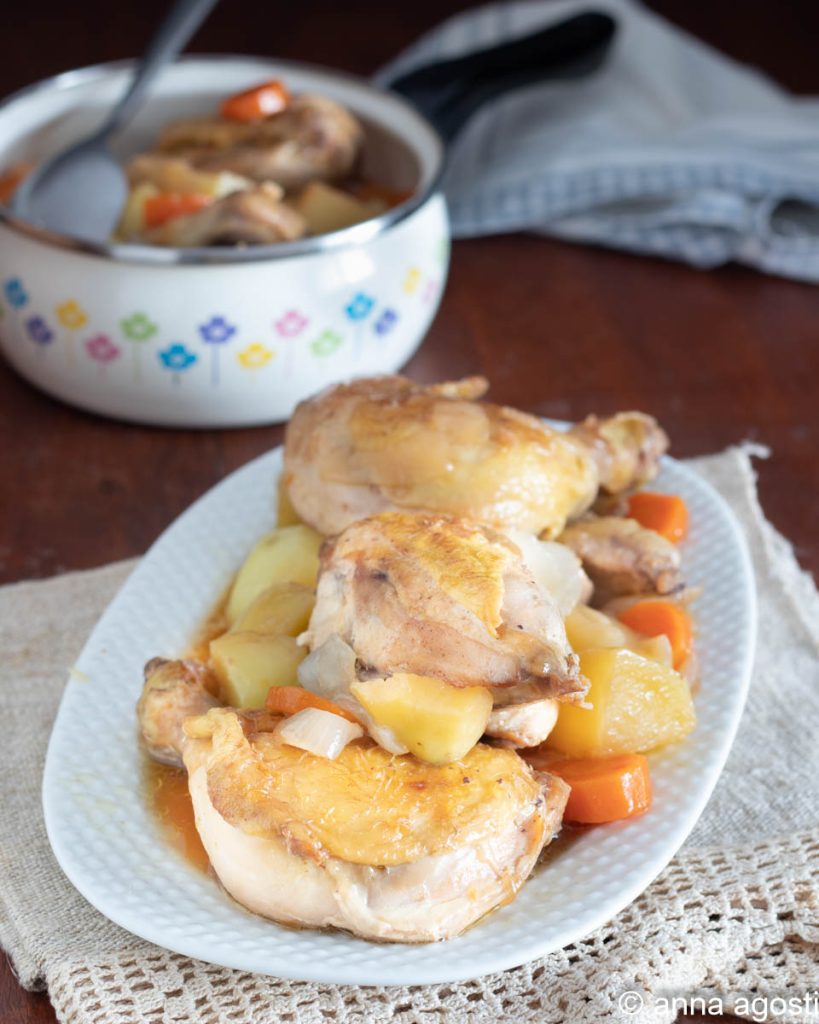 Hähnchen in der Kasserolle mit Kartoffeln