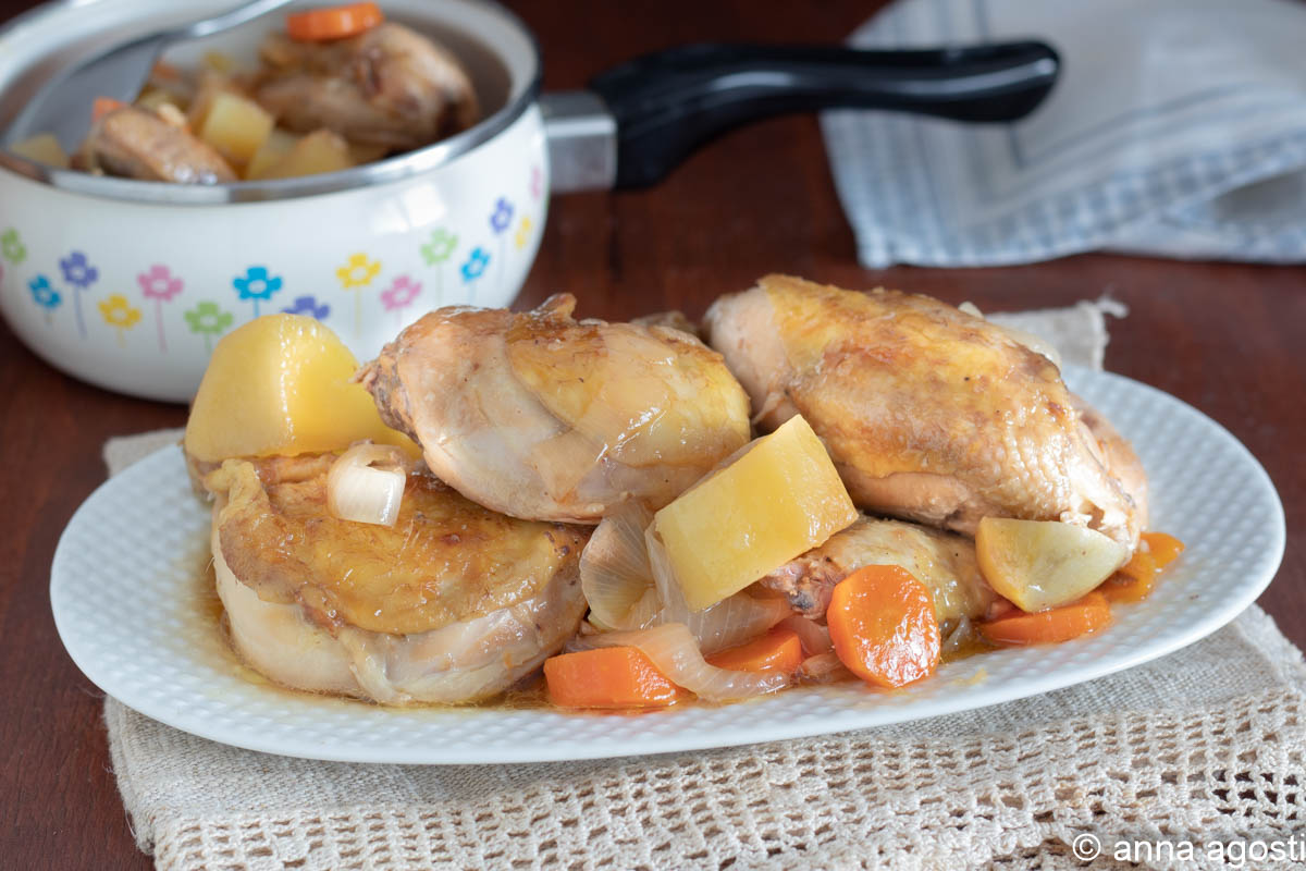 Hähnchen in der Kasserolle mit Kartoffeln
