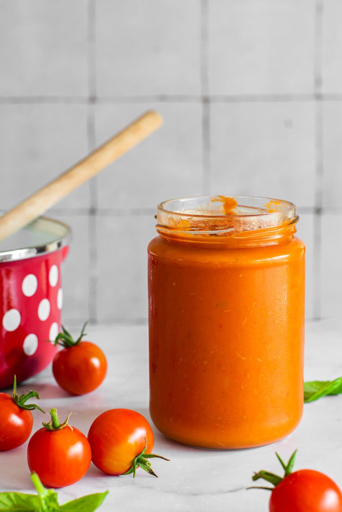 Hausgemachte Tomaten- und Gemüsesauce