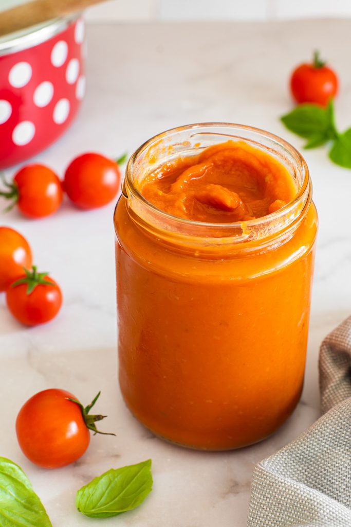 Hausgemachte Tomaten- und Gemüsesauce
