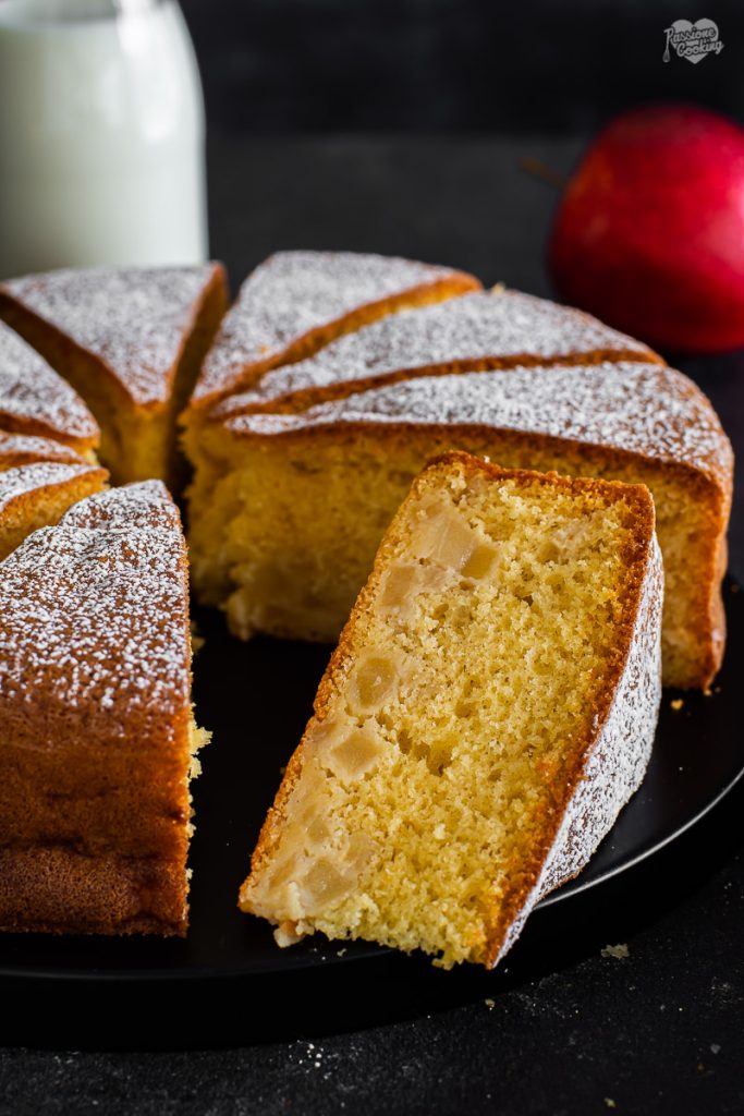 Heißmilchkuchen mit Äpfeln