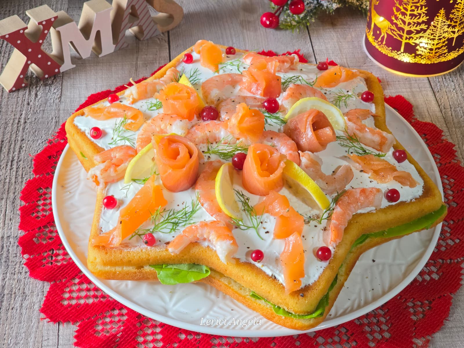 Herzhafter Sternkuchen mit Lachs und Garnelen
