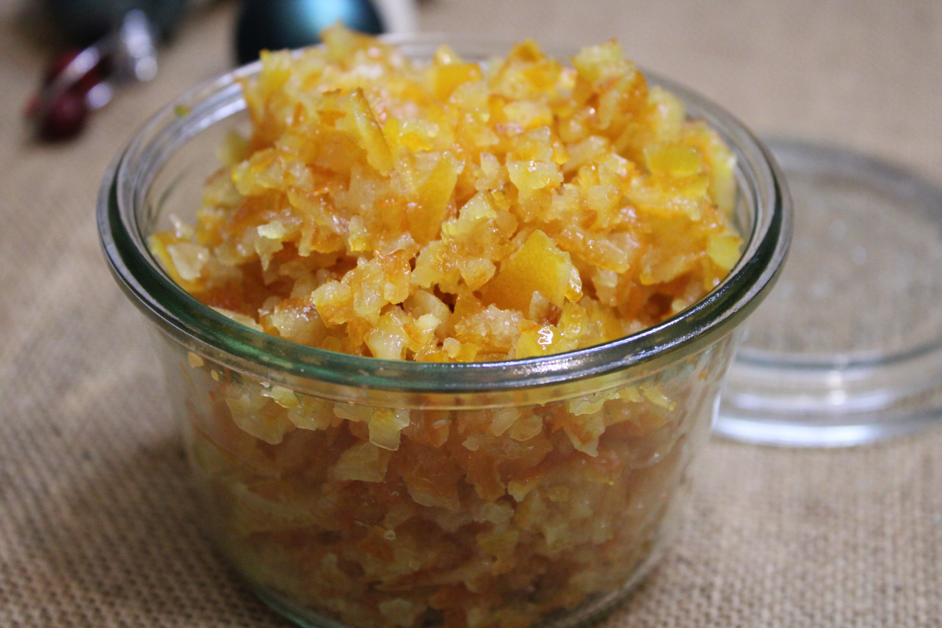 Einfaches Rezept für kandierte Schalen und Orangen-Gelée