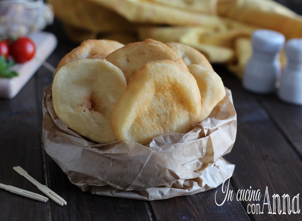 Schnelle frittierte Pizzette