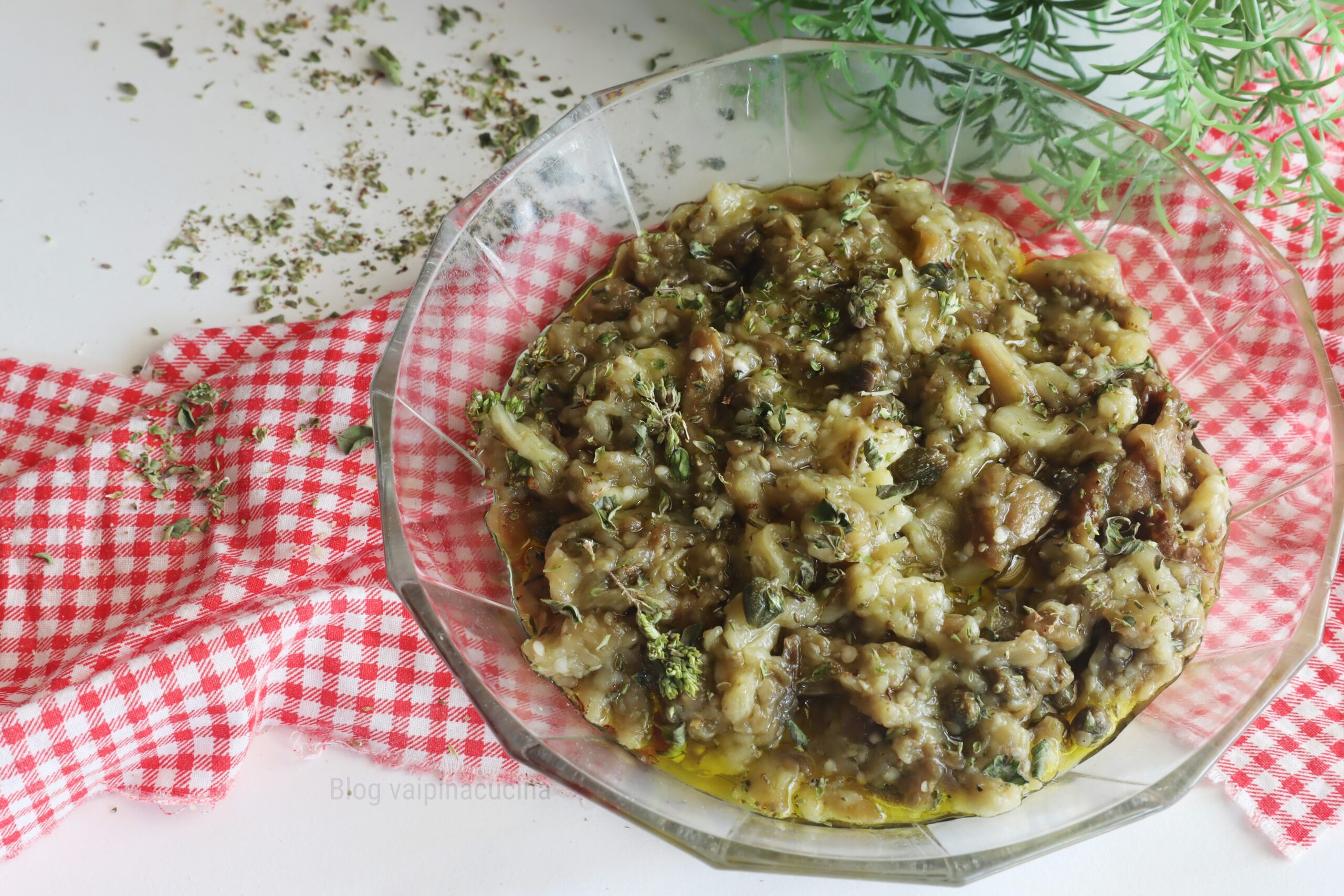 Auberginen, Kapern und Oregano