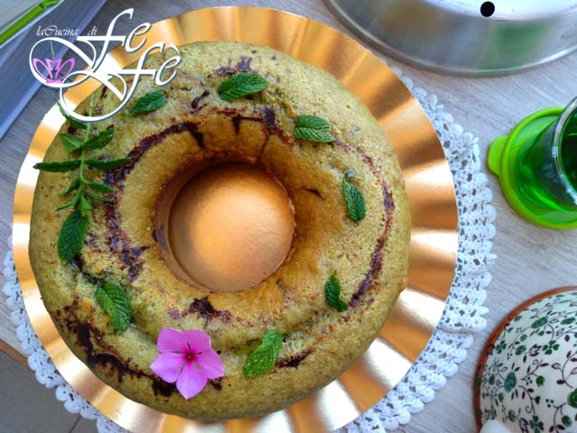 MARMORKRANZ MIT SCHOKOLADE UND MINZE IM VERSILIA-TOPF